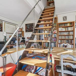 PARIS V - ETAGE ELEVE - BALCON
