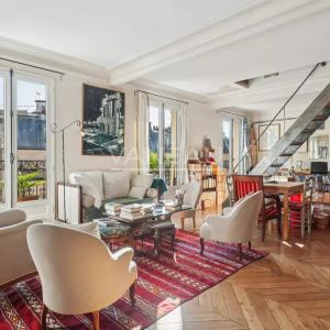 PARIS V - ETAGE ELEVE - BALCON