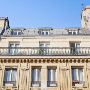 PARIS V - ETAGE ELEVE - BALCON