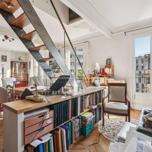 PARIS V - ETAGE ELEVE - BALCON