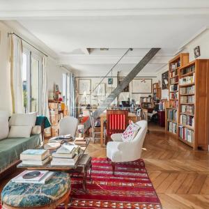 PARIS V - ETAGE ELEVE - BALCON