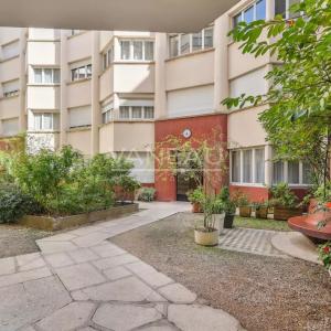 PARIS XV - Mairie : Appartement deux pièces avec vue dégagée