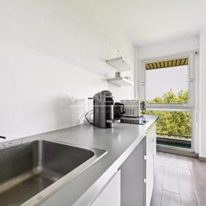 PARIS XVIème - Auteuil - Studio avec balcon