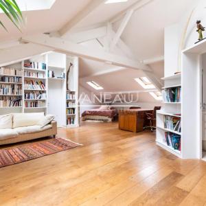 Paris XVe - DEMEURE FAMILIALE (291²m² Carrez - 370 m² au sol) et
