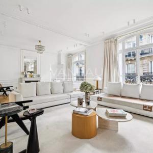 Paris XVIe - Victor Hugo - Voie privée - Exclusivité