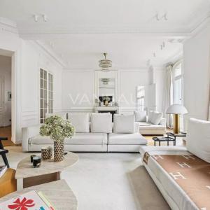 Paris XVIe - Victor Hugo - Voie privée - Exclusivité
