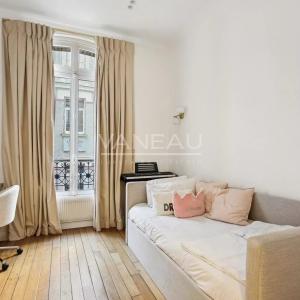 Paris XVIe - Victor Hugo - Voie privée - Exclusivité