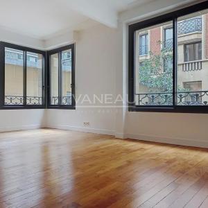 PARIS VIII - deux pièces - Avenue Montaigne -
