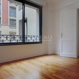 PARIS VIII - deux pièces - Avenue Montaigne -