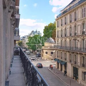 PARIS VIII - Appartement familial - Rue du Faubourg Saint Honoré
