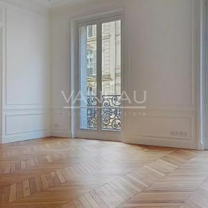PARIS VIII - Appartement familial - Rue du Faubourg Saint Honoré