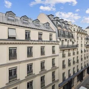 Paris IXe - Charmant deux pièces - Parquet, moulures, poutres et
