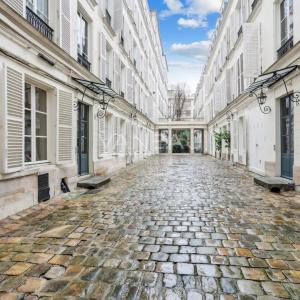 Paris VIIe - Rue de Bourgogne - Appartement familial et d'except