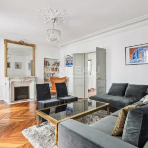 Paris VIIe - Rue de Bourgogne - Appartement familial et d'except