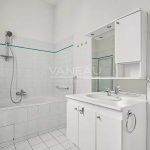 Paris XVIIe - Parquet, moulures et cheminées -