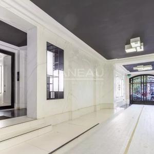 PARIS XVIe - VICTOR HUGO - Magnifique deux pièces au calme absol