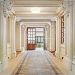 Paris VIIe - Ecole Militaire - Bel appartement en étage élevé - 
