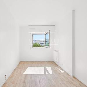 Paris 15e Mirabeau - 4 pièces avec loggia exposée Sud-Ouest