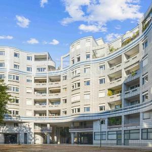 Paris 15e Mirabeau - 4 pièces avec loggia exposée Sud-Ouest