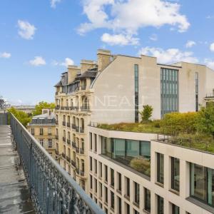PARIS 16e – Arc de Triomphe / Victor Hugo