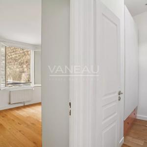 PARIS VIIe - Ecole Militaire - Superbe maison de ville contempor