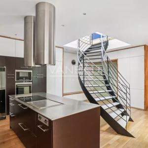 PARIS VIIe - Ecole Militaire - Superbe maison de ville contempor