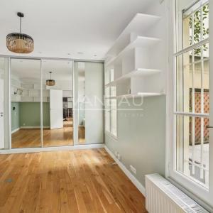 PARIS VIIe - Ecole Militaire - Superbe maison de ville contempor