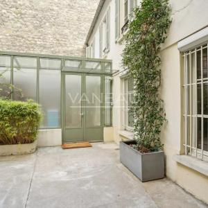 PARIS VIIe - Ecole Militaire - Superbe maison de ville contempor