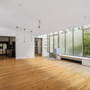 PARIS VIIe - Ecole Militaire - Superbe maison de ville contempor