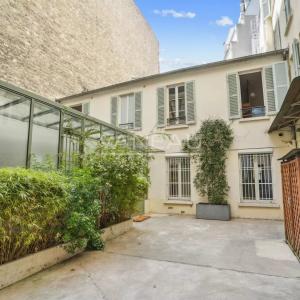 PARIS VIIe - Ecole Militaire - Superbe maison de ville contempor