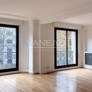 PARIS VIII - appartement familial en deux chambres - Avenue Mont