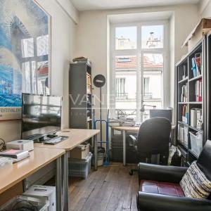 PARIS III - Notre Dame de Nazareth - Beau 4 pièces en étage avec