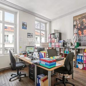 PARIS III - Notre Dame de Nazareth - Beau 4 pièces en étage avec