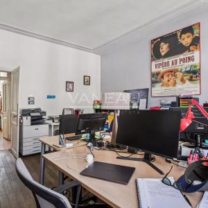 PARIS III - Notre Dame de Nazareth - Beau 4 pièces en étage avec