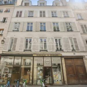 PARIS III - Notre Dame de Nazareth - Beau 4 pièces en étage avec