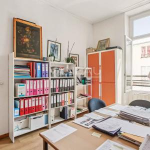 PARIS III - Notre Dame de Nazareth - Beau 4 pièces en étage avec