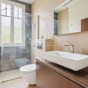 Sceaux (92330) - Villa de six pièces avec jardin fruitier -