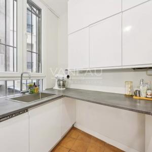 Paris IXe - Rue Mansart - Six pièces en triplex - Habitation et