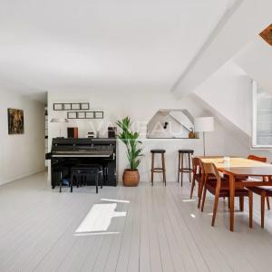 PARIS IXe - Au cœur de la Nouvelle Athènes - Trois pièces except