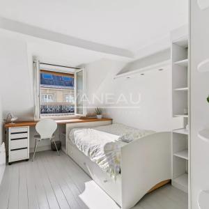 PARIS IXe - Au cœur de la Nouvelle Athènes - Trois pièces except