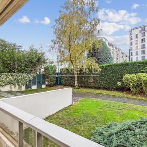 Grand studio 38 m2 avec balconnet sur jardin