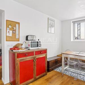 Bien atypique en étage