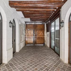 PARIS III - Notre Dame de Nazareth - Beau 4 pièces en étage avec