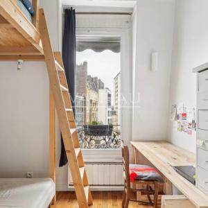 Bien atypique en étage