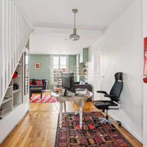 Bien atypique en étage