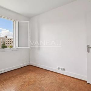 Dernier étage avec balcon et vue dégagée