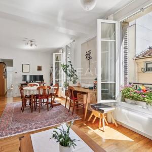 Bel ancien exposé sud avec parking