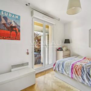 ISSY LES MOULINEAUX - EN ETAGE AVEC JARDIN, TERRASSE ET PARKING