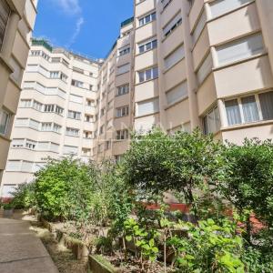 PARIS XV - Appartement deux pièces/ Poss professions libérales