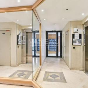 PARIS XIIème - Studio immeuble moderne